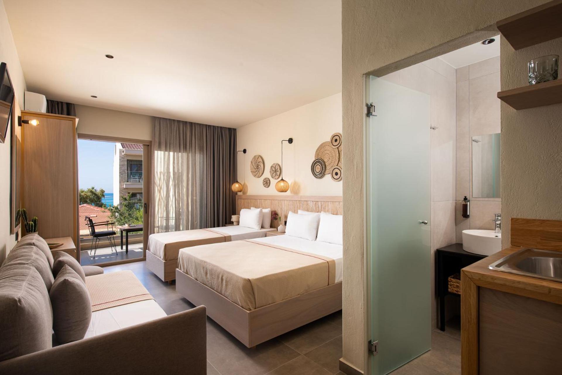 Hotel Castaway - Christos