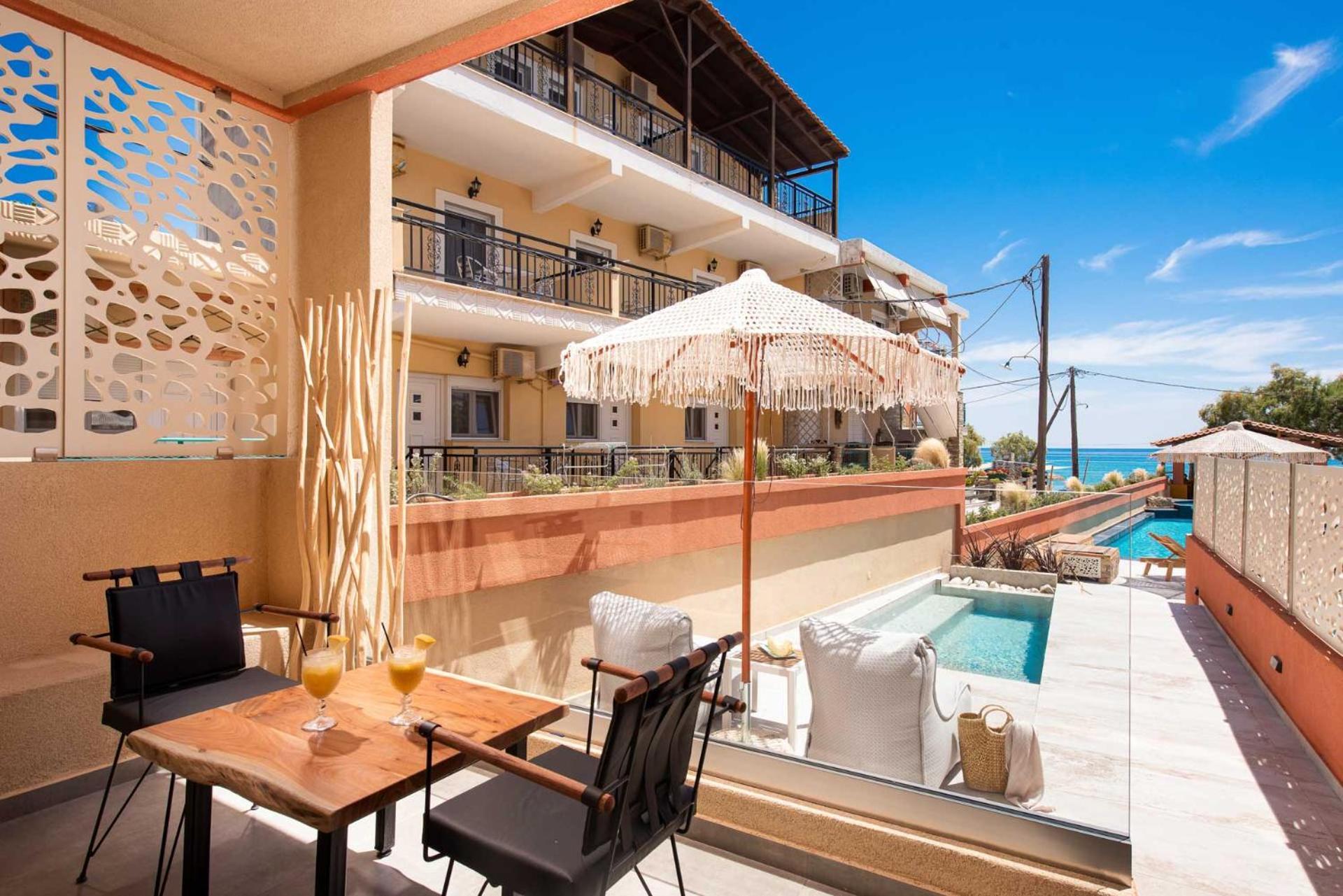 Castaway - Christos Hotel *