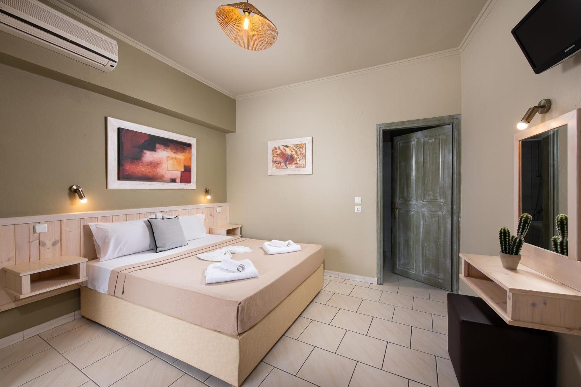 Hotel Castaway - Christos