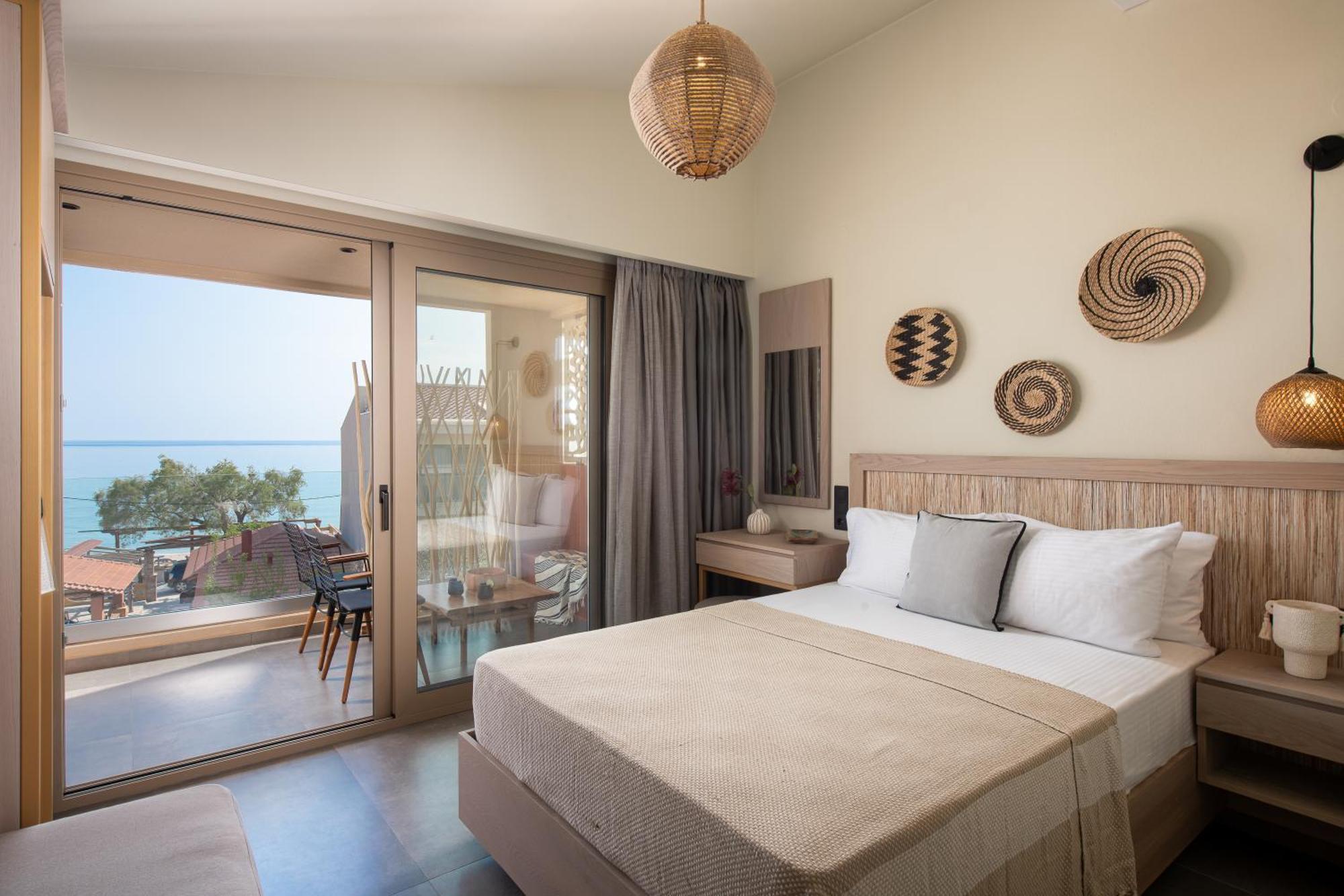 Hotel Castaway - Christos