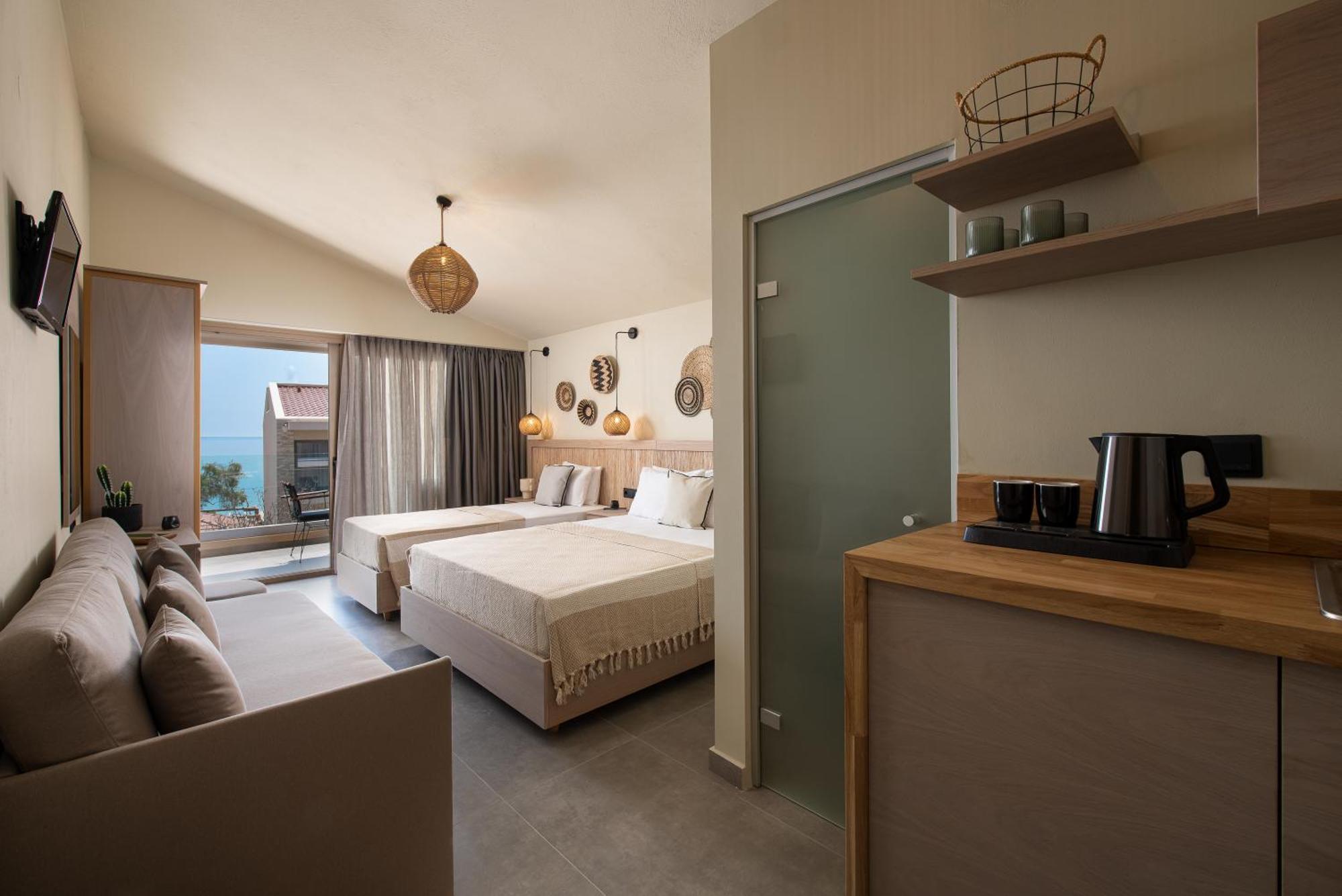 Hotel Castaway - Christos