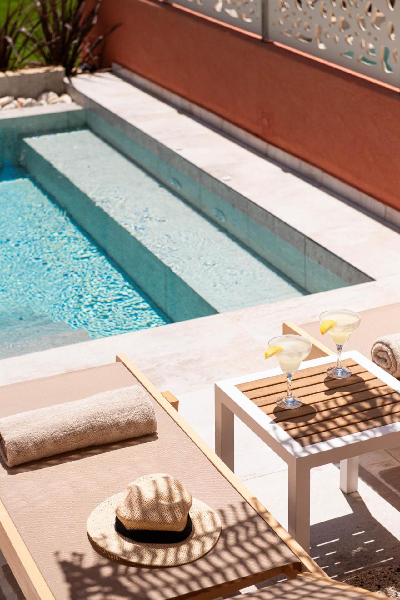 Castaway - Christos Hotel