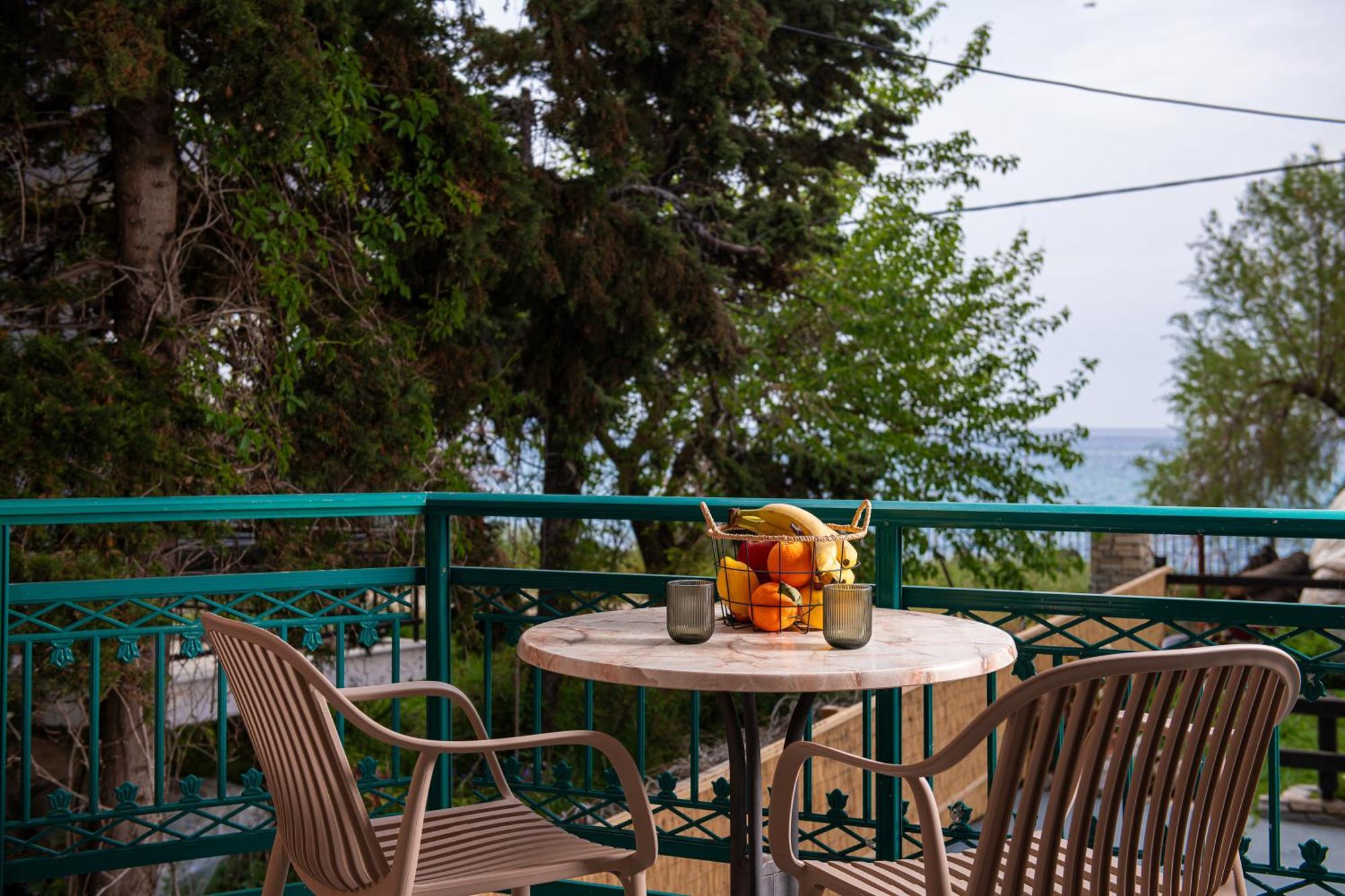 Castaway - Christos Hotel *
